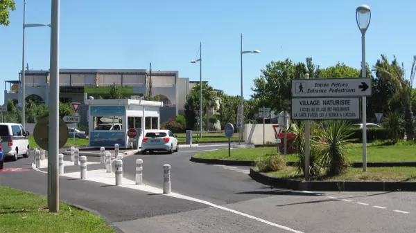 Entrée au village naturiste